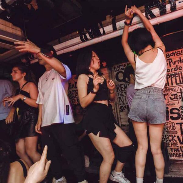 1 Pub crawl event bangkok