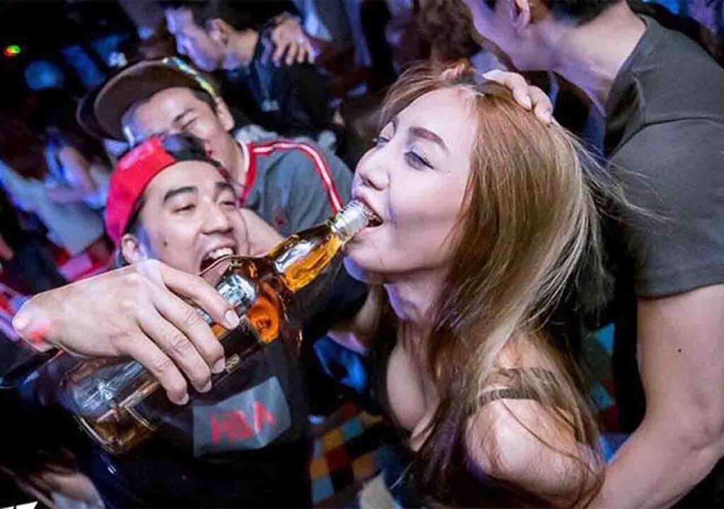 saturday night pub crawl bangkok